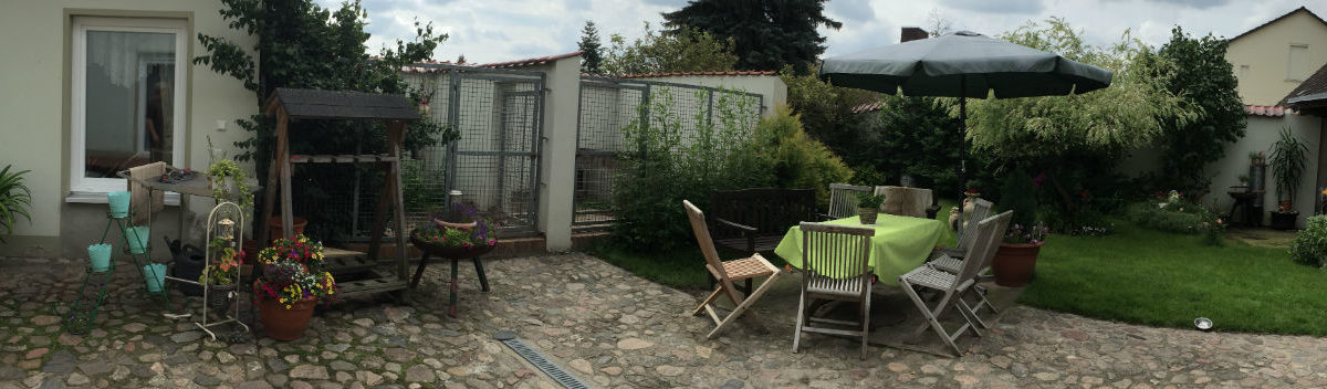 Ferienwohnung-Ruhlsdorf-Innenhof-h350